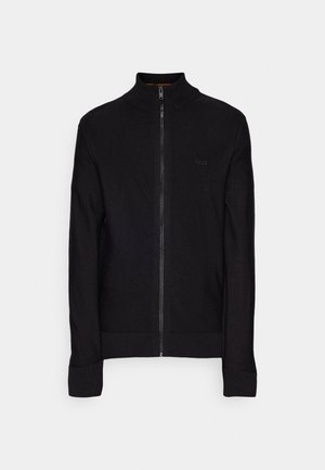 Musta vetoketjupaita korkealla kauluksella, ribbireunuksilla hihansuissa ja helmassa, valmistettu neulotusta kankaasta. Sisältää huomaamattoman logon rinnassa.