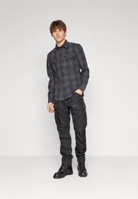 G-STAR ROVIC ZIP TAPERED - Cargo hlače - black