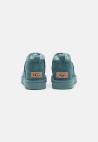 UGG CLASSIC ULTRA MINI - Stivali da neve  - deep ice