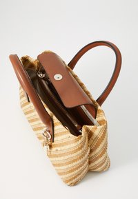 Thumbnail Image 4