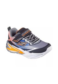 Skechers hardloopschoenen in marineblauw, grijs en oranje. Voorzien van een bovenwerk van mesh, veters en een klittebandsluiting, reflecterende accenten en een oplichtende zool.