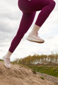 AIR ZOOM PEGASUS 39 - Chaussures de running sur route - pink oxford/summit white/light soft pink/champagne/atmosphere/rose whisper