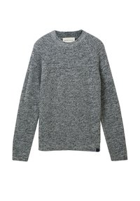 Grijs en zwart gemêleerd gebreid longsleeve sweater met ronde hals en geribde manchetten, plat gelegd op een witte achtergrond.