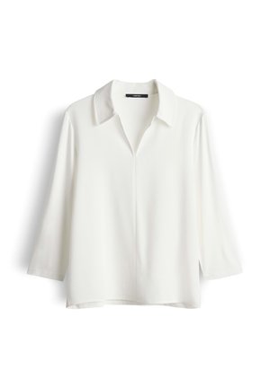 Witte blouse met lange mouwen, een kraag en V-hals, gemaakt van gladde stof, weergegeven op een effen witte achtergrond.