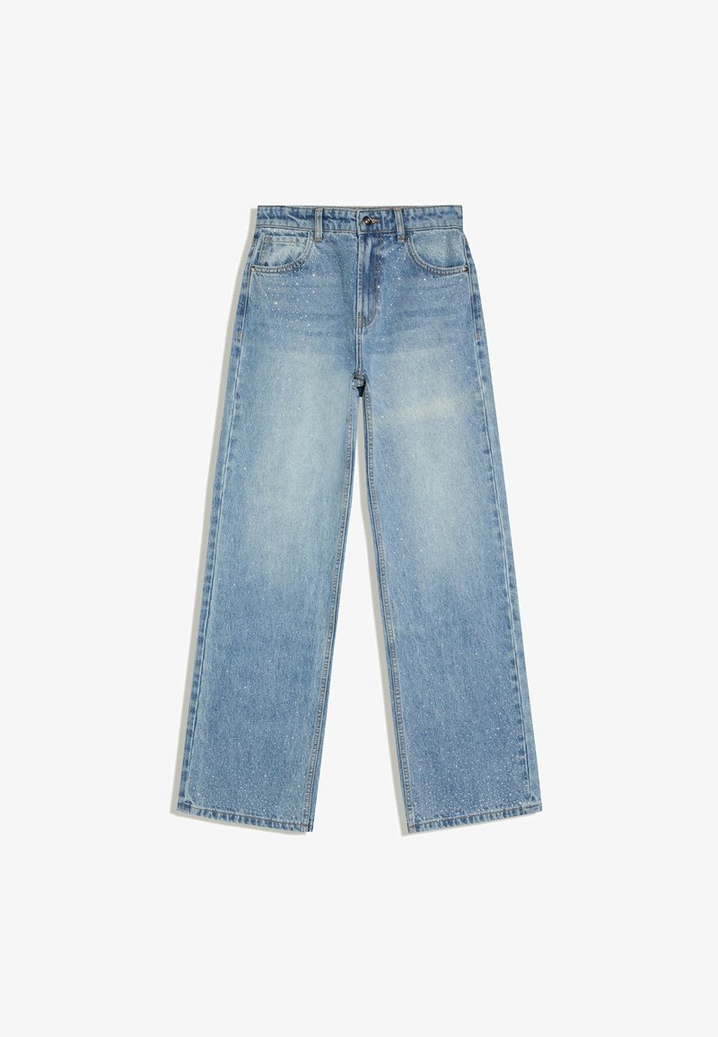 Jean large bleu clair avec poches avant et fermeture par bouton, présentant des détails subtils de taches blanches sur tout le tissu.