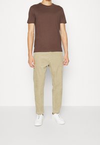 BOSS Tygbyxor - brown