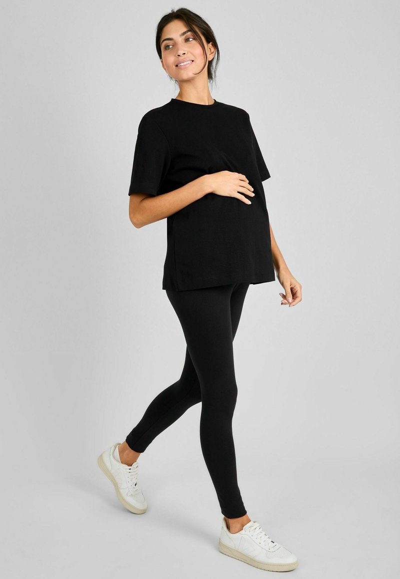 JoJo Maman Bébé BOYFRIEND - REGULAR FIT - Jednoduché tričko - black