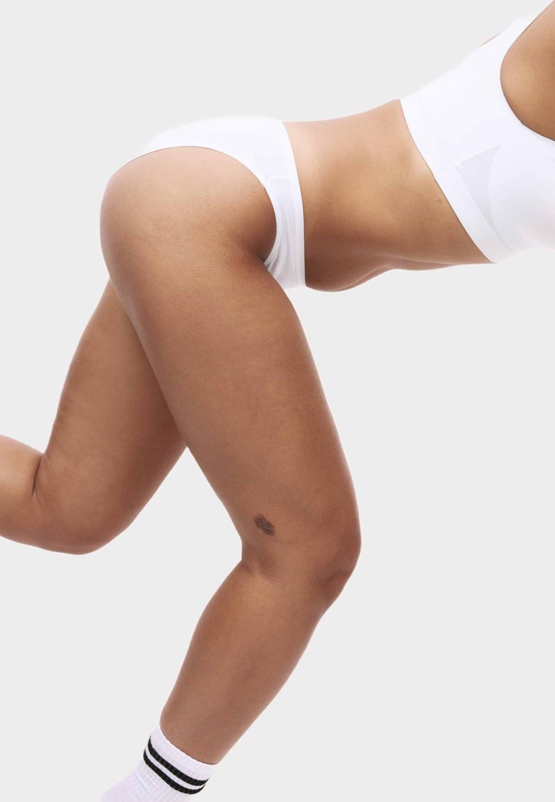 SLOGGI mutandina sgambata in cotone con pizzo CHIC TAI confezione 1 slip BIANCO