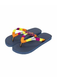 Tongs bleues avec une semelle texturée. Brides en tissu multicolore vives en orange, rose, jaune et argent. Accents de quincaillerie de couleur bronze.