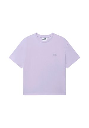 Lawendowy T-shirt z krótkim rękawem i okrągłym dekoltem, z małym haftowanym logo na lewej piersi oraz metką marki Kubota wewnątrz kołnierza.