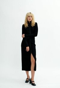 Résumé Obleka/pulover - black