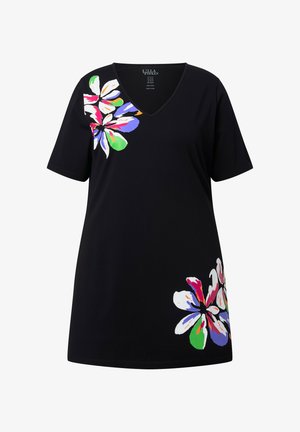 Musta V-kaula-aukollinen lyhythihainen paita, jossa suuret värikkäät abstraktit kukkakuviot olkapäällä ja alareunan sivussa.