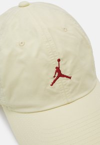 Jordan CLUB JUMPMAN - Cappellino - sand/dune red