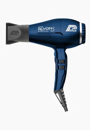 Blauwe Parlux Alyon haardroger met zwarte concentraatmondstuk, ergonomische handgreep en twee zwarte bedieningsschakelaars aan de zijkant.