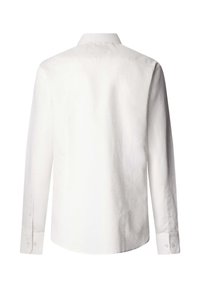 Vue arrière d'une chemise blanche unie à manches longues avec des poignets boutonnés et un col classique sur un fond blanc.