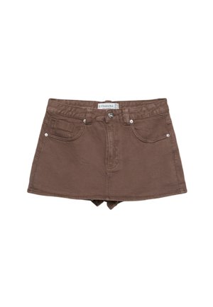 Hnedá denimová mini sukňa s priliehavým pásom, dizajnom piatich vreciek, predným zapínaním na gombík a lemom tesne nad stredným stehnom.