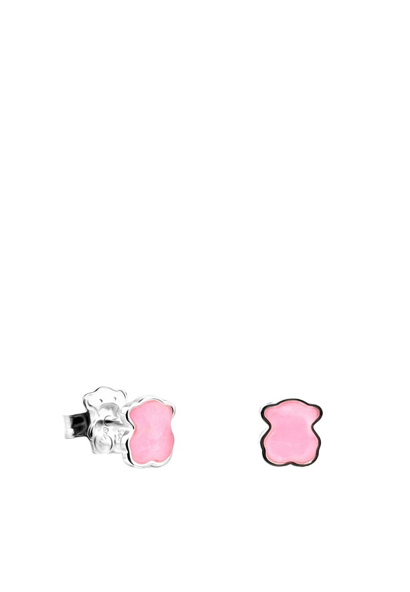 Pendientes en forma de oso rosa con acentos plateados y un acabado brillante. El diseño presenta un contorno con forma de escallopado. Apto para vestimenta casual.