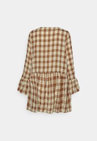 Túnica xadrez em tons de castanho e creme com um acabamento flared e mangas em sino, feita de um tecido leve. Design casual com um corte descontraído.
