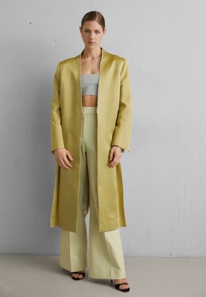 Victoria Beckham PLEAT DETAIL COAT - Klasikinis paltas - pear green