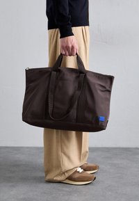 MEN BAG TOTE - Servietă - brown