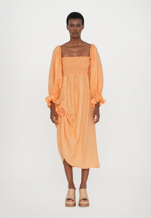 ATLANTA DRESS WITH ROSE DETAIL - Robe de jour - coral