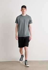 Calvin Klein Jeans CITY GRID  - Pantalones deportivos - black