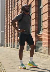 ASICS GEL-KAYANO 31 PARIS - Zapatillas running asfalto - light celadon/safety yellow