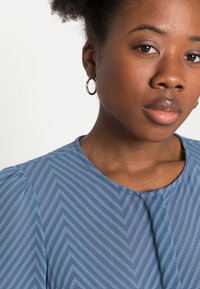 ONLY ONLTRINE SHIRT - Blusa - moonlight blue