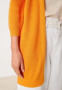 s.Oliver Chaqueta de punto - apricot