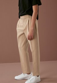 Next PLEAT FRONT - Uzvalka bikses - neutral