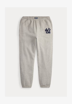Pantaloni della tuta grigio chiaro con vita e polsini elastici, con logo dei New York Yankees blu navy sulla parte superiore della coscia sinistra.
