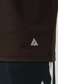 Next ACTIVE TEXTURED STANDARD - Jednoduché tričko - chocolate brown