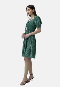 Elara SOMMER - Vestido informal - grün hamburg