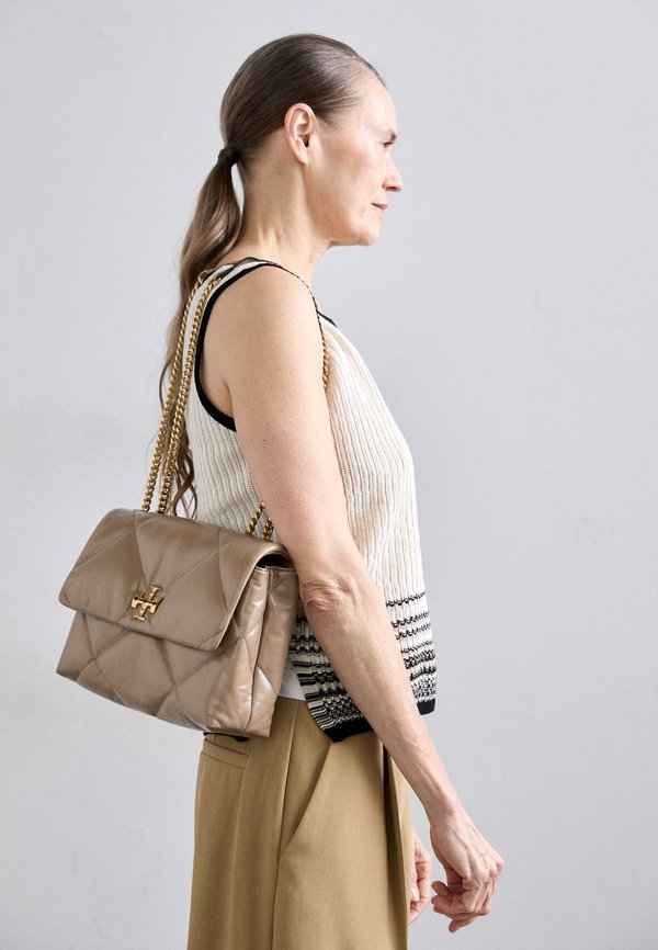 KIRA DIAMOND QUILT CONVERTIBLE SHOULDER BAG - Handtasche - taupe