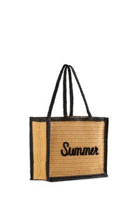 Spleciona torba ze słomy z czarnymi wykończeniami i uchwytami. Na przodzie znajduje się słowo "Lato" napisane kursywą. Prostokątny kształt. Kolor naturalny.