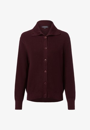 Cardigan en maille côtelée bordeaux avec un col, sept boutons et des poignets ajustés. Présente une coupe décontractée et un tissu texturé.