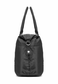 Czarna nylonowa torba z podwójnymi materiałowymi uchwytami, zamkiem błyskawicznym i pętlą na pasek. Gładka faktura, cylindryczny kształt i subtelne elementy metalowe.