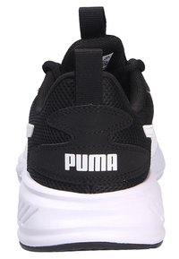 Baskets en mesh noires avec des accents blancs. Présentent un col rembourré et un tirant de talon proéminent. Le logo est affiché sur le talon.