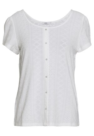 Weiße Bluse mit kurzen Ärmeln, rundem Ausschnitt, dekorativem Lochmusterdetail und zentralem durchgehendem Knopfverschluss.