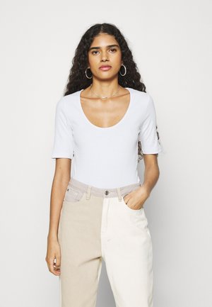 ALEXO - Camiseta básica - bright white