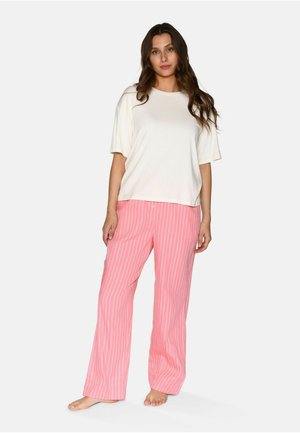 Top leggero a maniche corte abbinato a pantaloni rosa a righe. Il set presenta una vestibilità comoda e una consistenza morbida, ideale per il comfort.