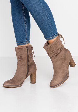 Stivaletti con tacco - taupe