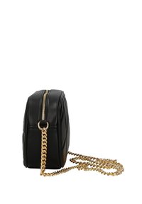 Borsa a tracolla nera trapuntata con tracolla in catena dorata e chiusura con cerniera. Presenta una forma strutturata e un materiale in pelle sintetica liscia.