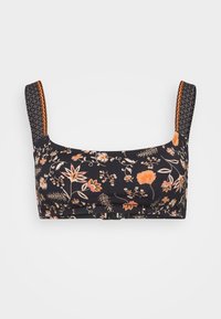 Blomstrete bikinitopp med marineblått stoff, oransje og kremfargede blomster, firkantet utringning og brede mønstrede stropper. Inkluderer en lås.