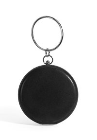 Porte-clés rond en cuir noir avec un anneau en métal brillant, texture lisse et design minimaliste, adapté pour les clés ou petits objets.