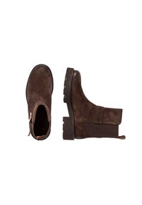 Stivali ankle in suede marrone con suole robuste, pannelli laterali elasticizzati e dettaglio con fibbia, mostrati da vista sopra e di lato su sfondo bianco.