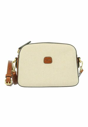 Bolso bandolera rectangular beige con detalles de cuero marrón, herrajes dorados y una correa ajustable.