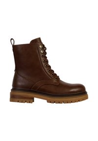 Bruine leren enkelboots met een vetersluiting aan de voorkant, ronde neus en een dikke rubberen zool. Voorzien van metalen oogjes en een trekbandje aan de hiel.