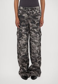 MICHAEL Michael Kors WIDE LEG CAMO - Traperice opuštenog kroja - charcoal
