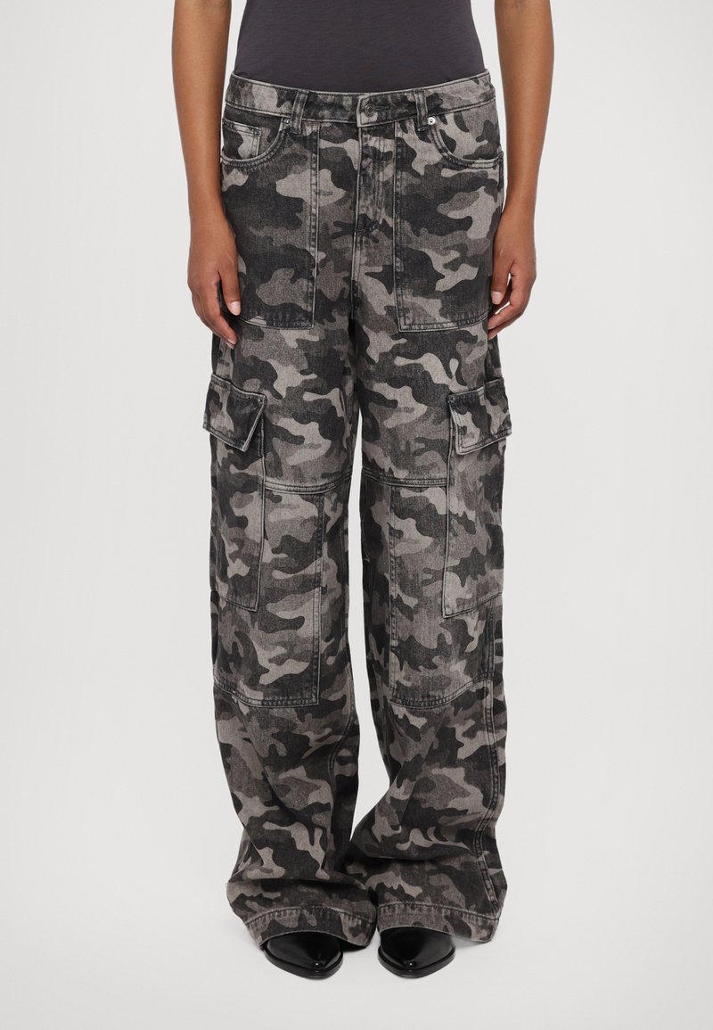 MICHAEL Michael Kors WIDE LEG CAMO - Traperice opuštenog kroja - charcoal